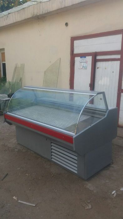 Витринные холодильник