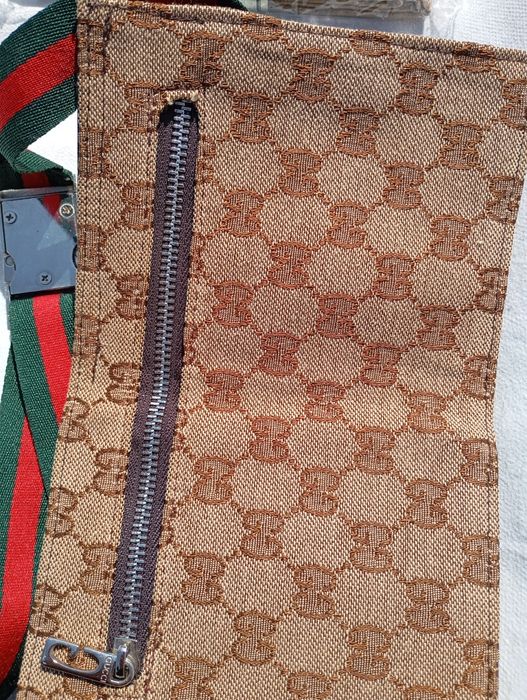 Vând borseta unisex marca GUCCI,Made in Italy,produs nou