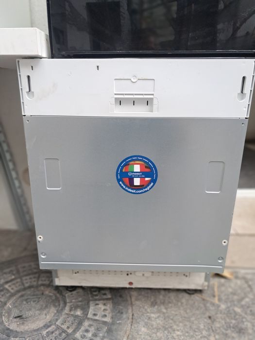 Masina spalat vase indesit