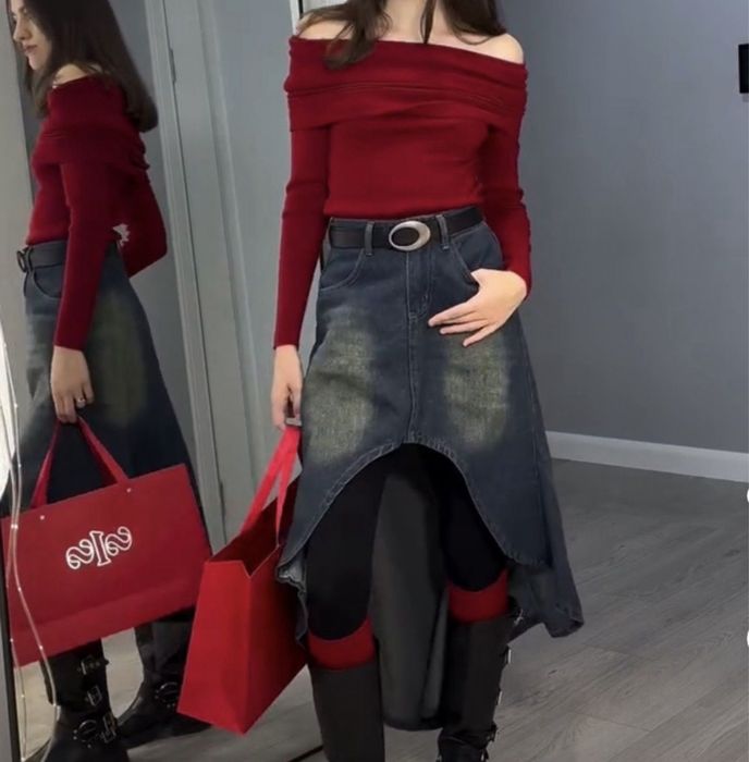 Бордовая кофта с открытыми плечами ONENESS