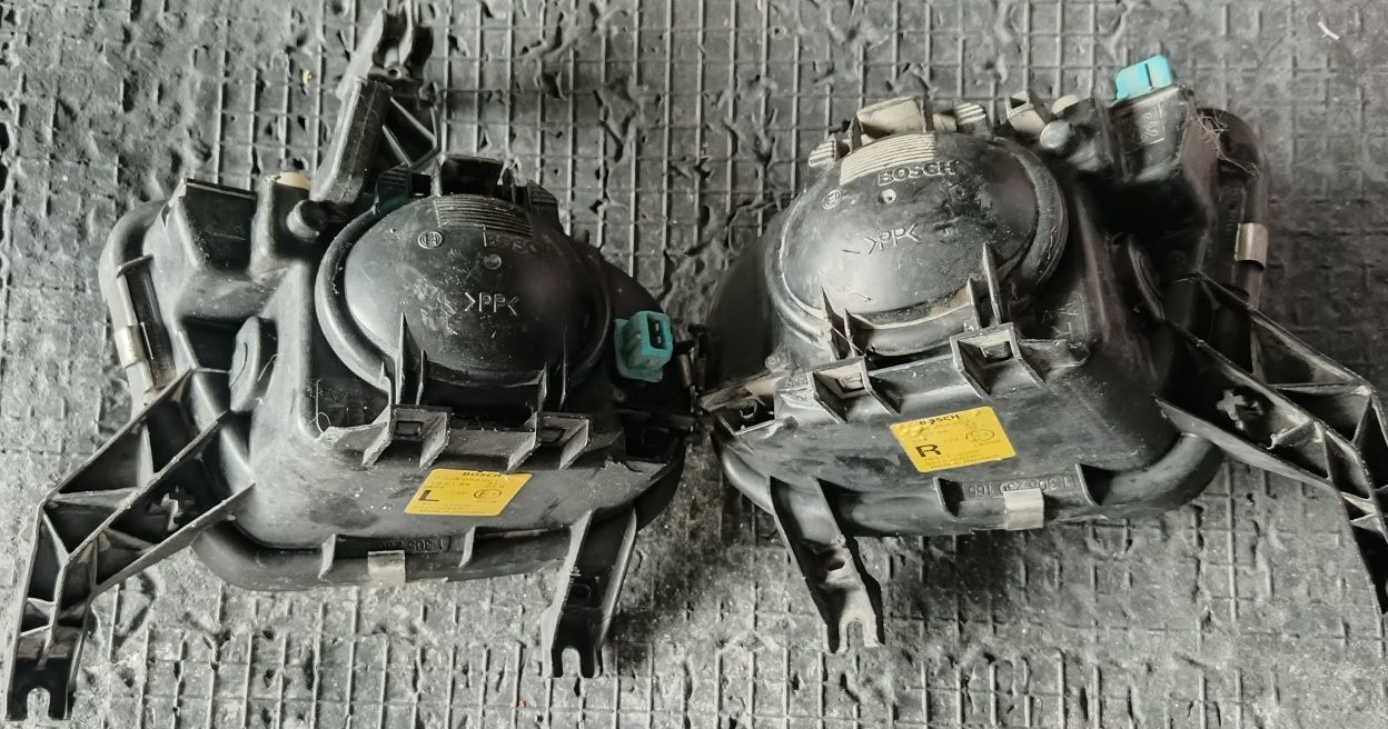 Продавам халогени за Пежо 306..