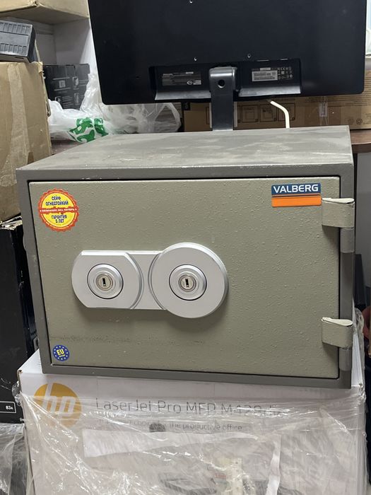 Продам сейф недорого