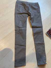 Pantaloni tip blug