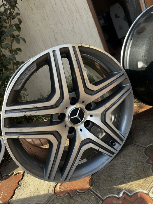 Продам комплект дисков на Гелендваген вместе с зимней резиной