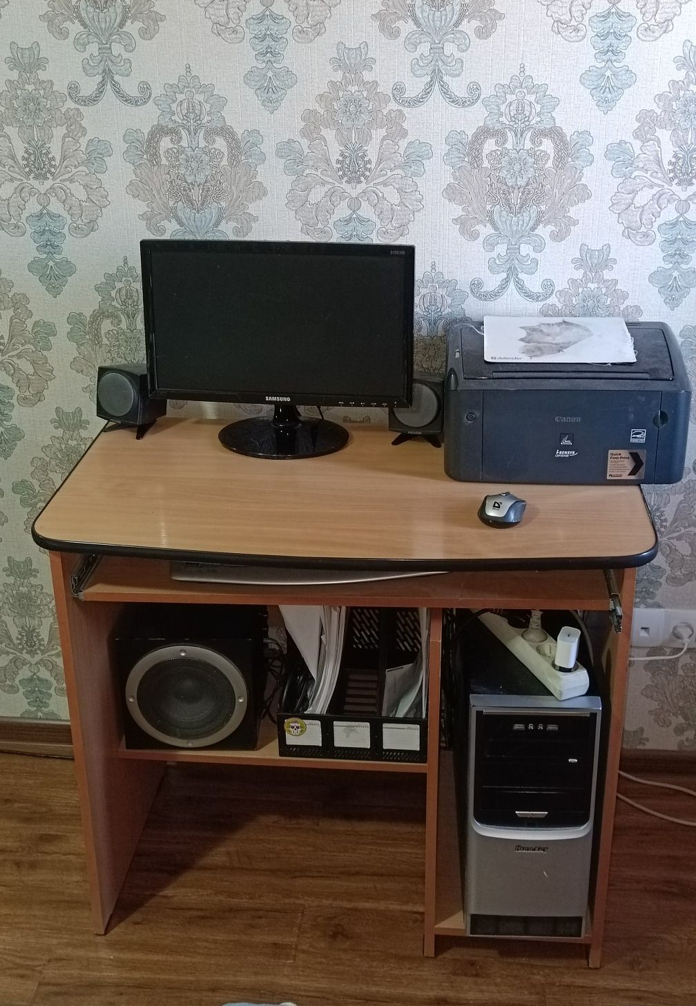 Продается компютер Pentium R Dual-Core CPU E5200 c компьютерным столом