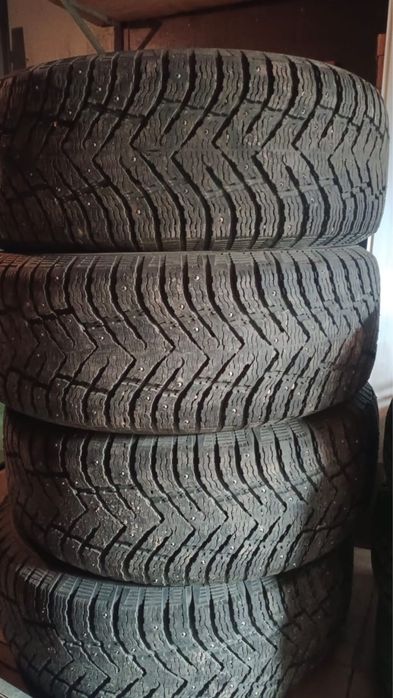 Продам шипованную резину 265/60/18