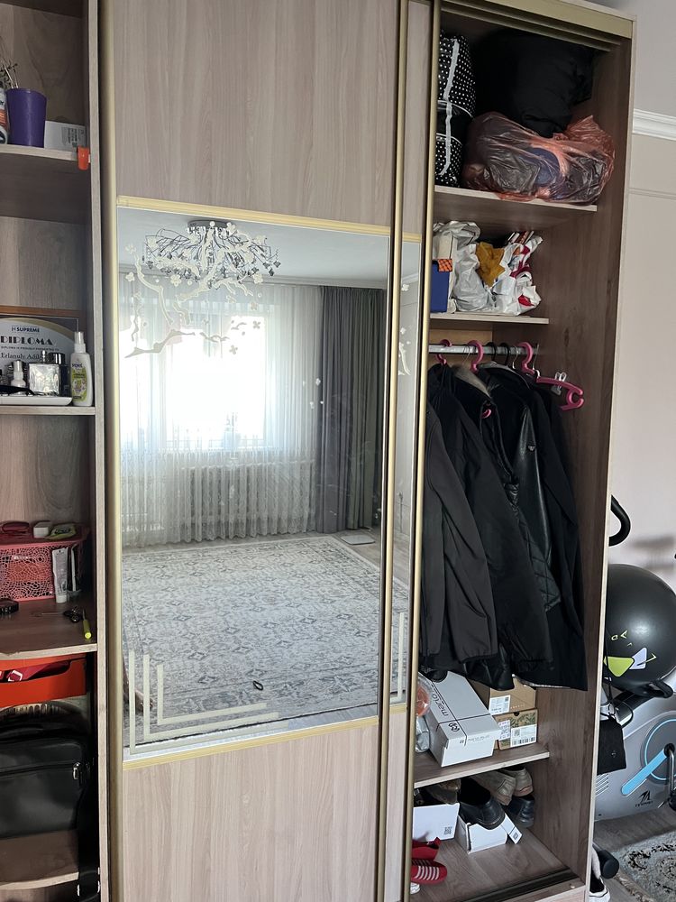 Прихожий шкаф в отличном состояний
