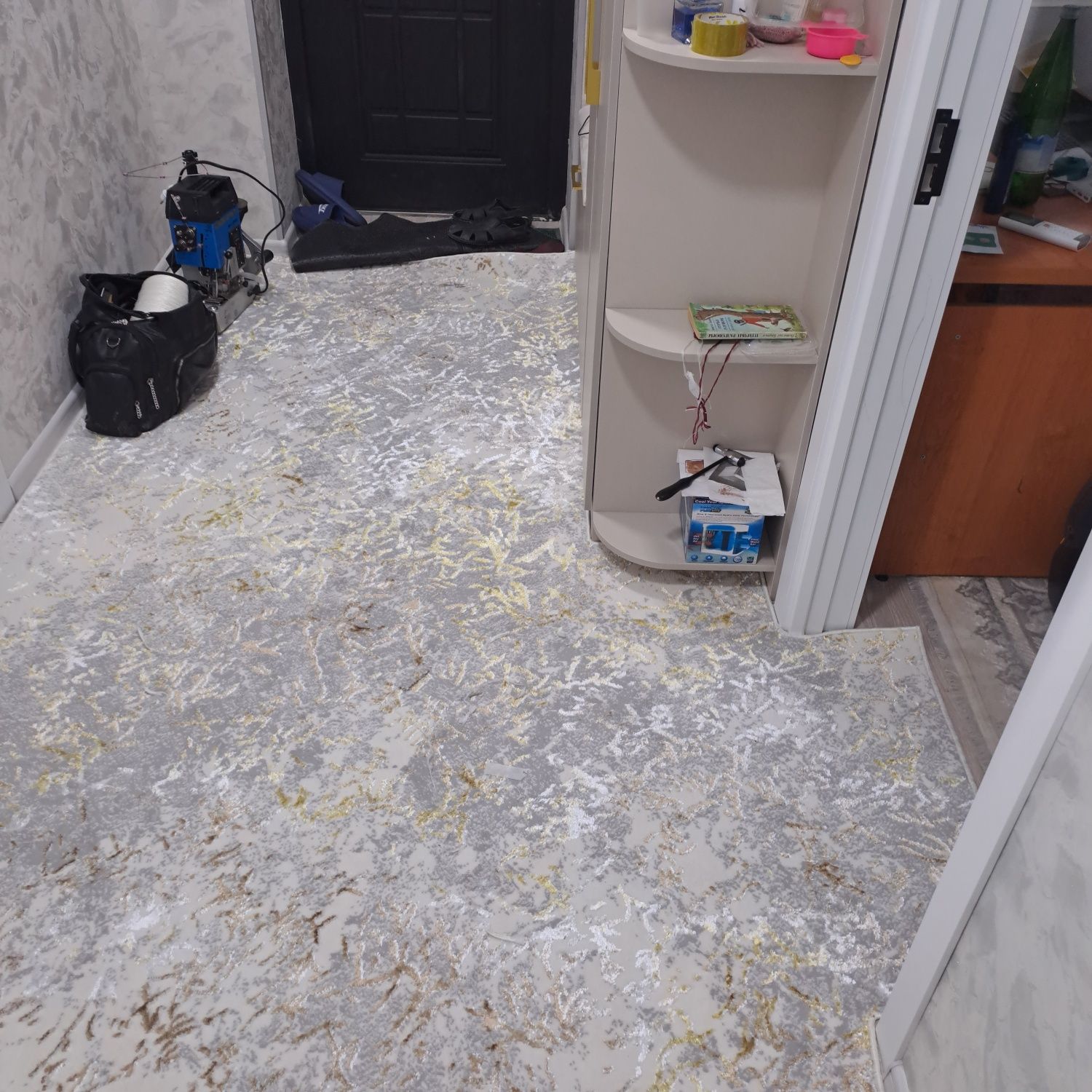 Gilam kesish va tikish