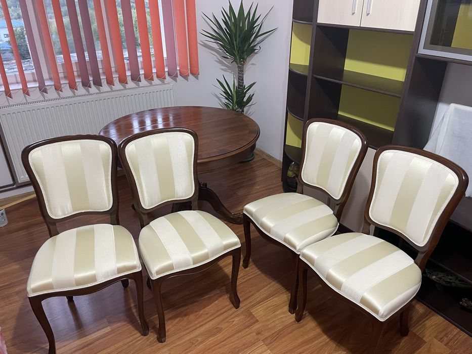 Masa cu scaune pentru living