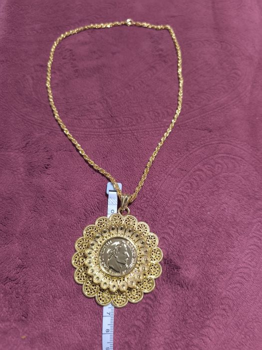 Salbă metal comun culoare aurie