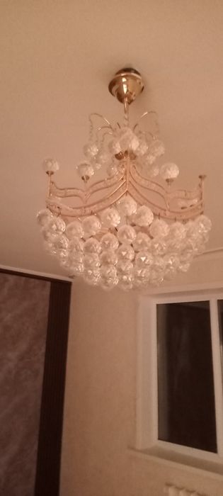 Продам хрустальную люстру