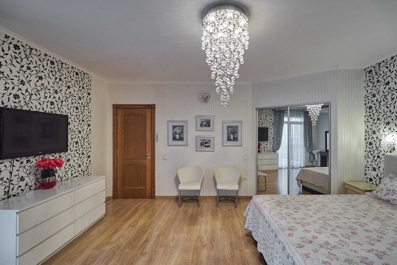 Продава се Тристаен апартамент в Варна, Бриз - 133 кв.м за 2151 €/кв.м - Снимка #1