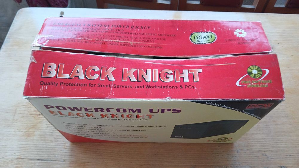 Vand stabilizator tensiune Powercom Black Knight Pro 800VA (BNT-800AP)