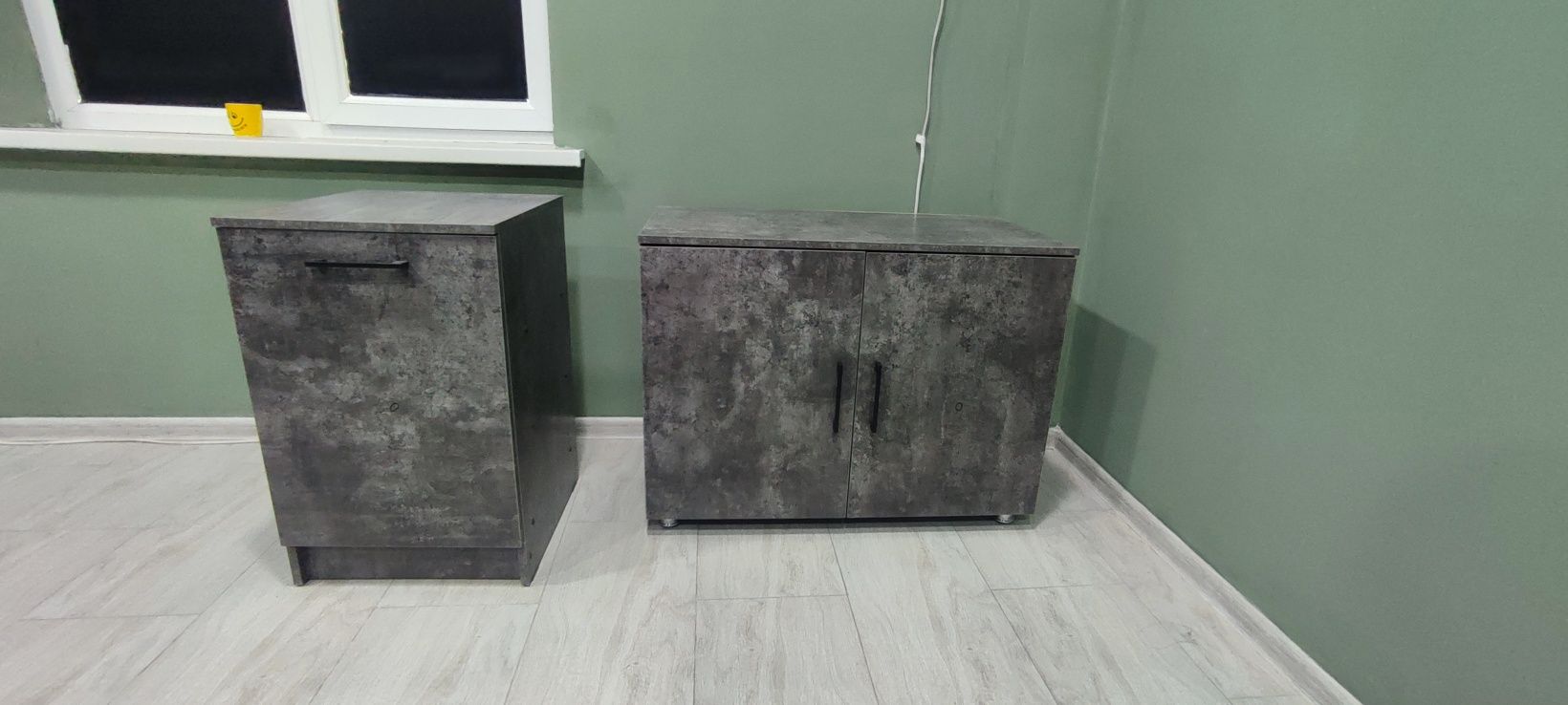 Ofisni mebel sotiladi