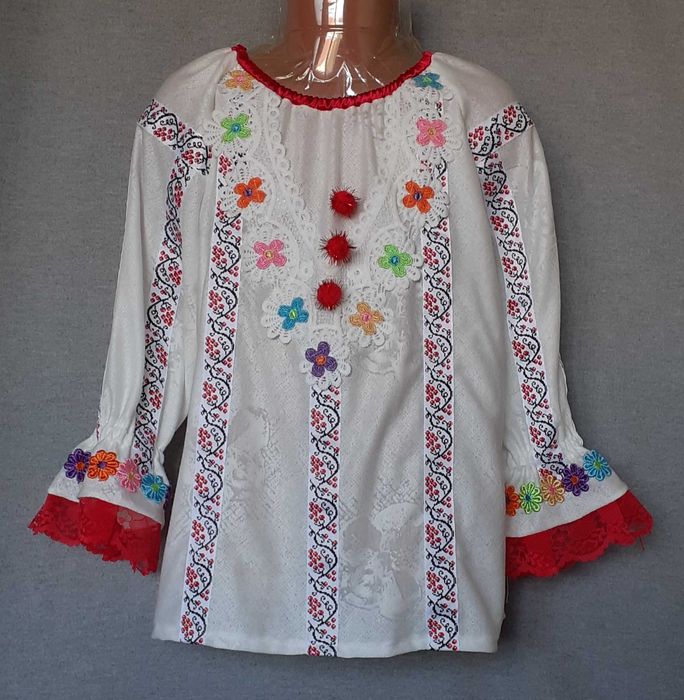 Costum popular pentru copii marimea 5( 6-7-8 ani)
235 lei
