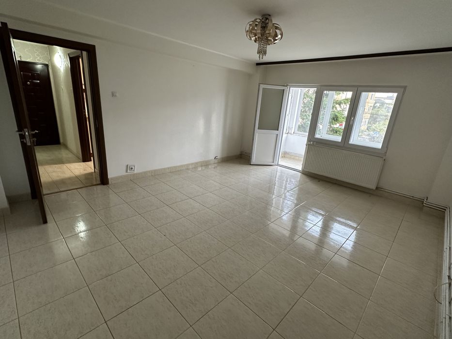 Apartament 4 camere de inchiriat