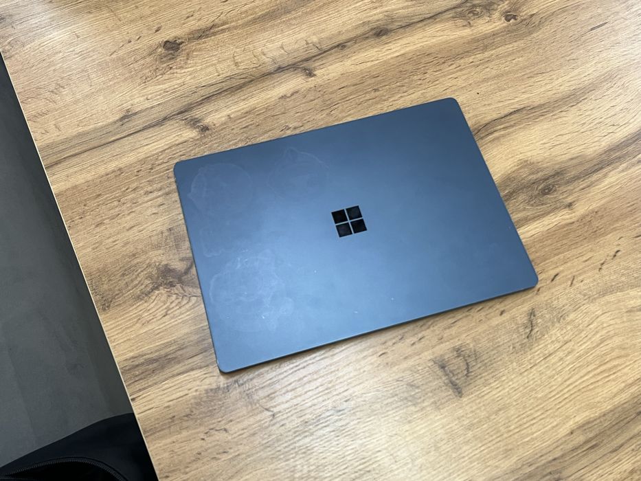 Microsoft Surface Laptop 2 – i7 / 16GB / 512GB SSD
