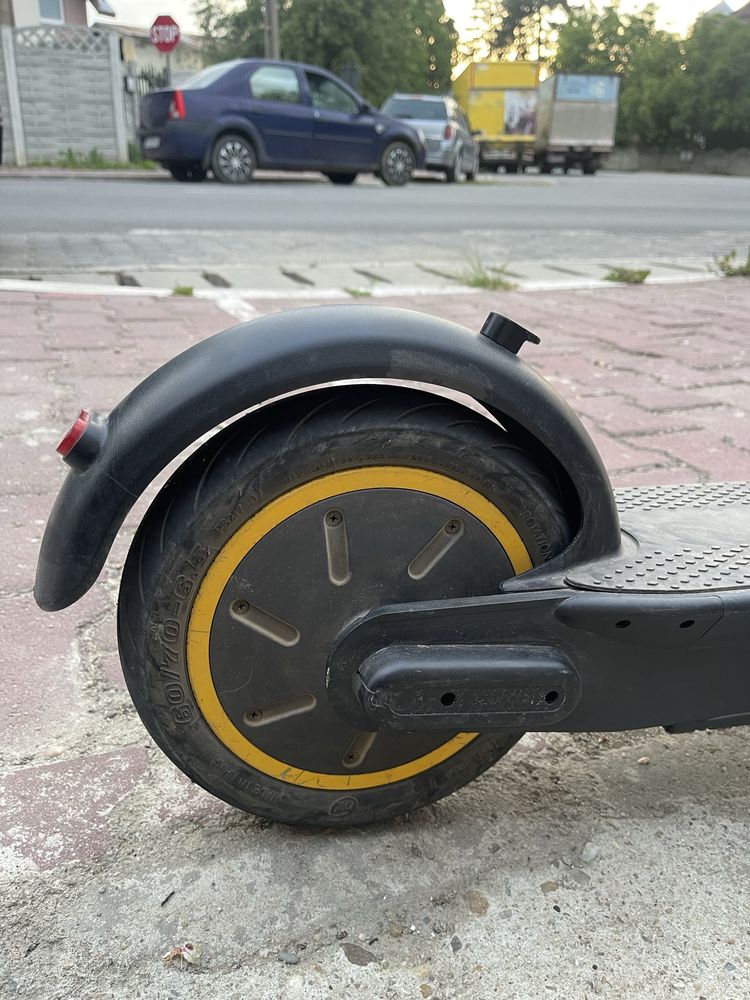 Vand sau schimb trotineta electrica