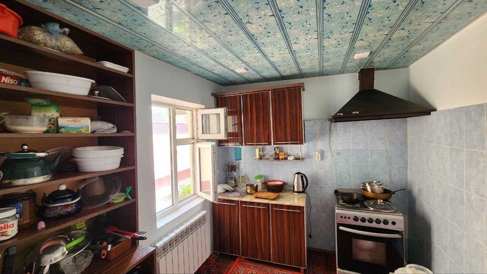 Уй сотилади (Райцентр бозор олдидаги котедж, катта йўл бўйида)