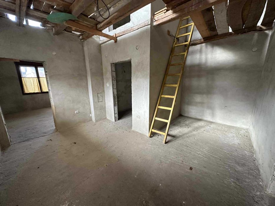 Proprietate de vânzare în Carei: două case,situate pe strada Oborului,