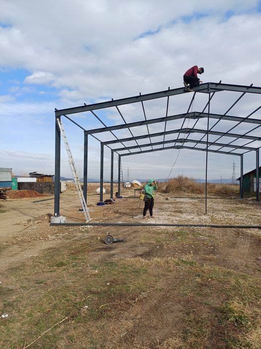 Producator de hale metalice
confectionate din EURO-PROFILE tip IPE
Con