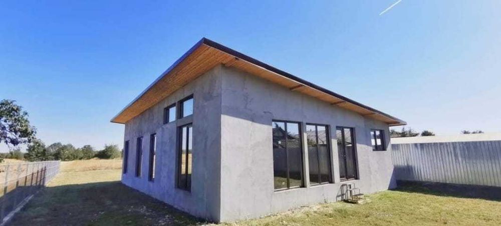 Case moderne pe structura metalica, cabane tip A, containere modulare