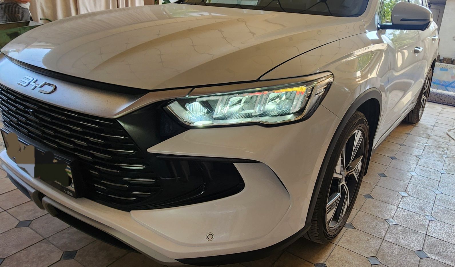 Продаётся BYD song PRO жемчужно белого цвета2025 г.в. в отличном состо