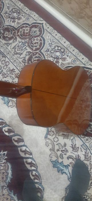 Gitara sotiladi narhidan otb beraman