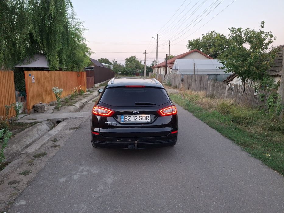 Vând Ford mondeo