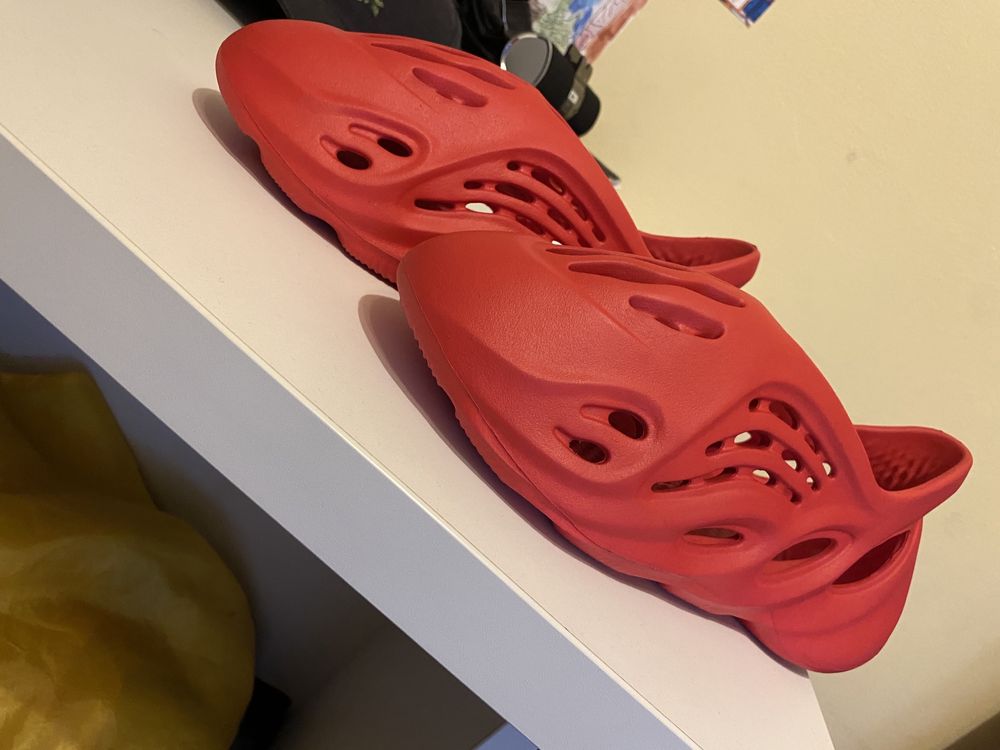 Yeezy Foam runner Red US8