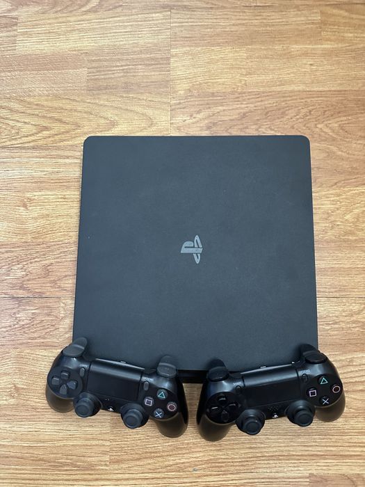 Playstation 4 slim/500gb+2 ta pult