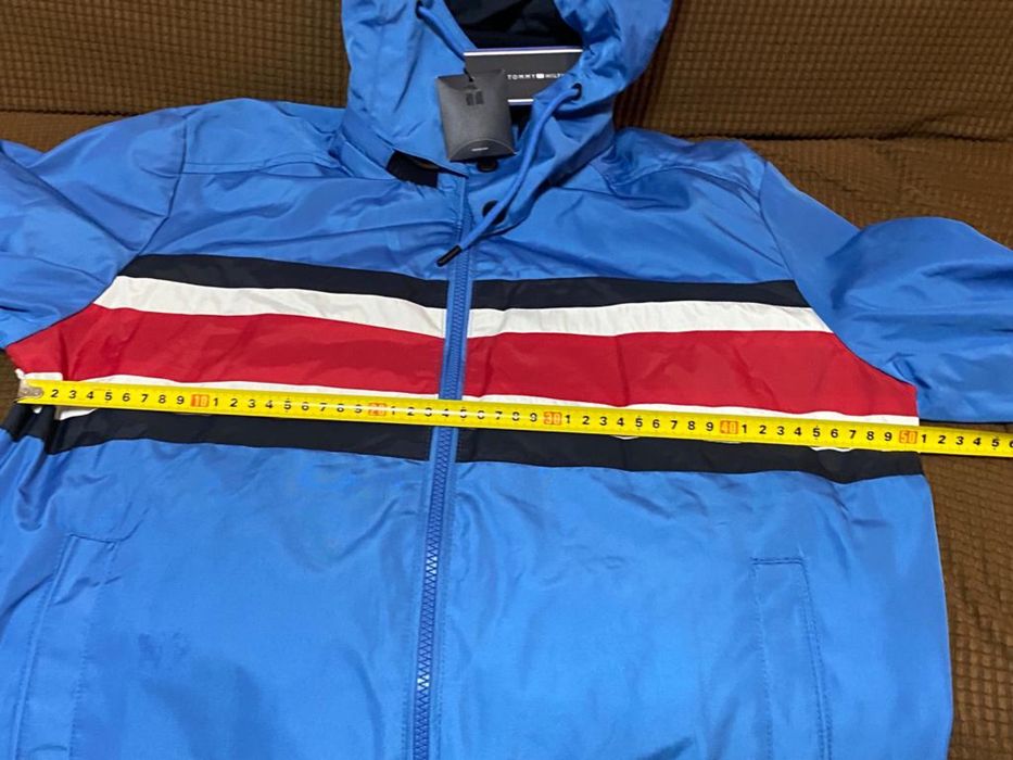 Geaca Tommy Hiflingher noua