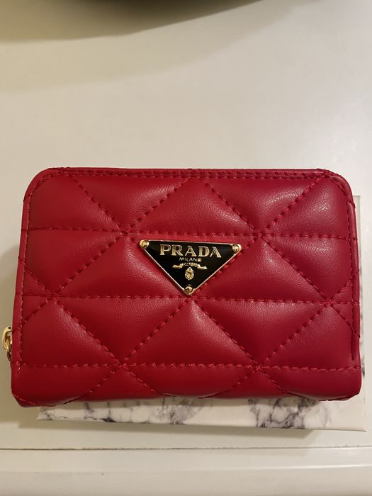 Портмоне Prada в червено