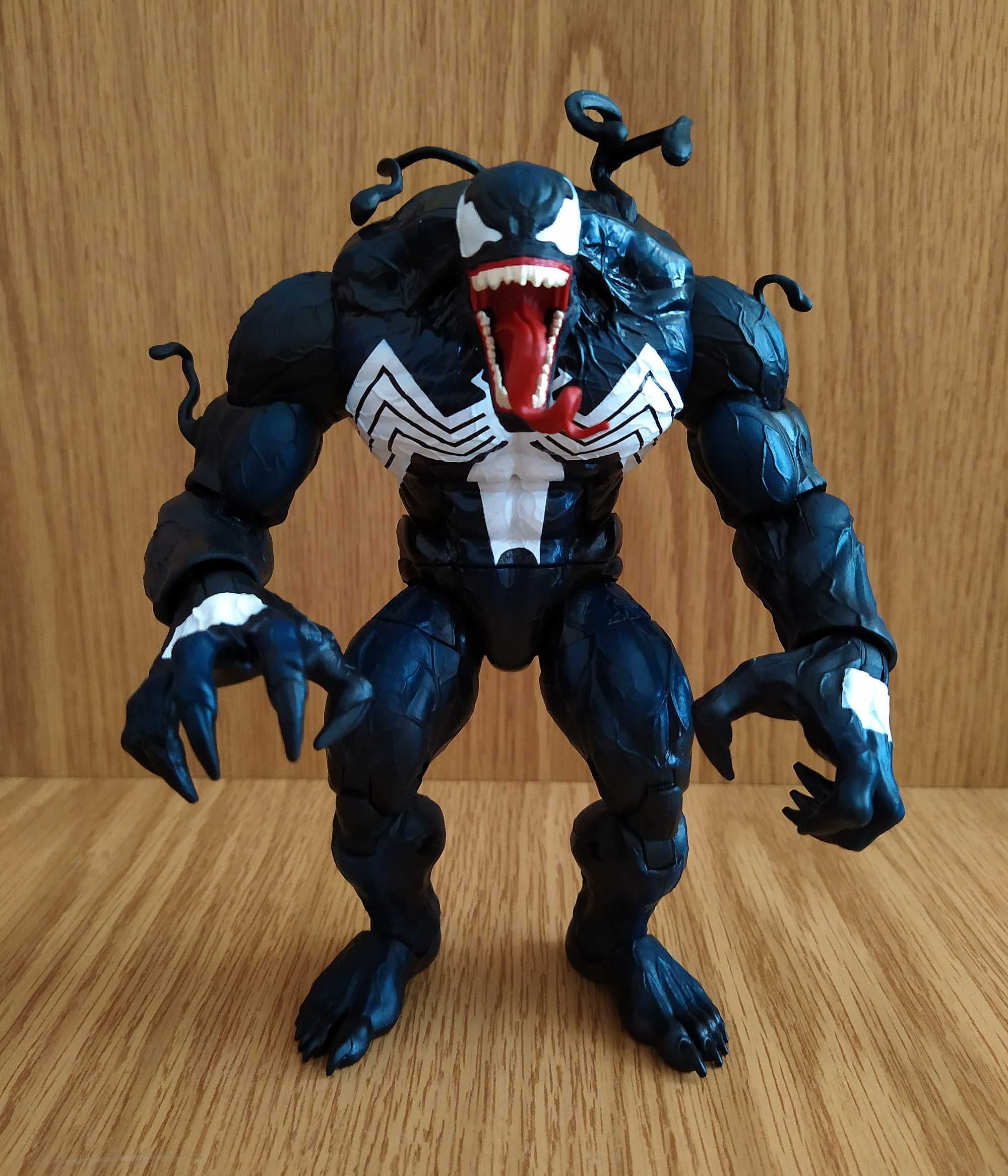 Екшън фигура Marvel Legends Venom