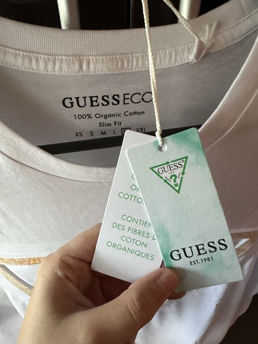 Тениска GUESS.