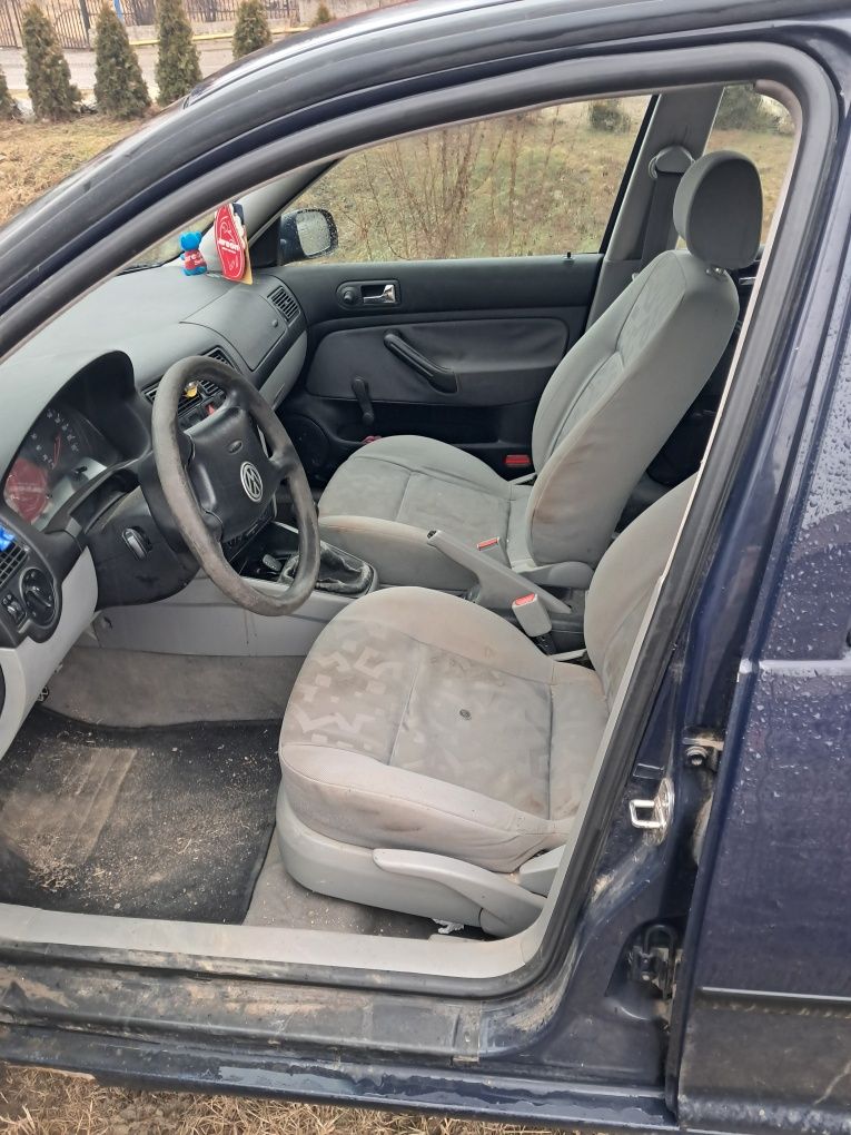 Golf 4 1.4 16v la 4500 lei