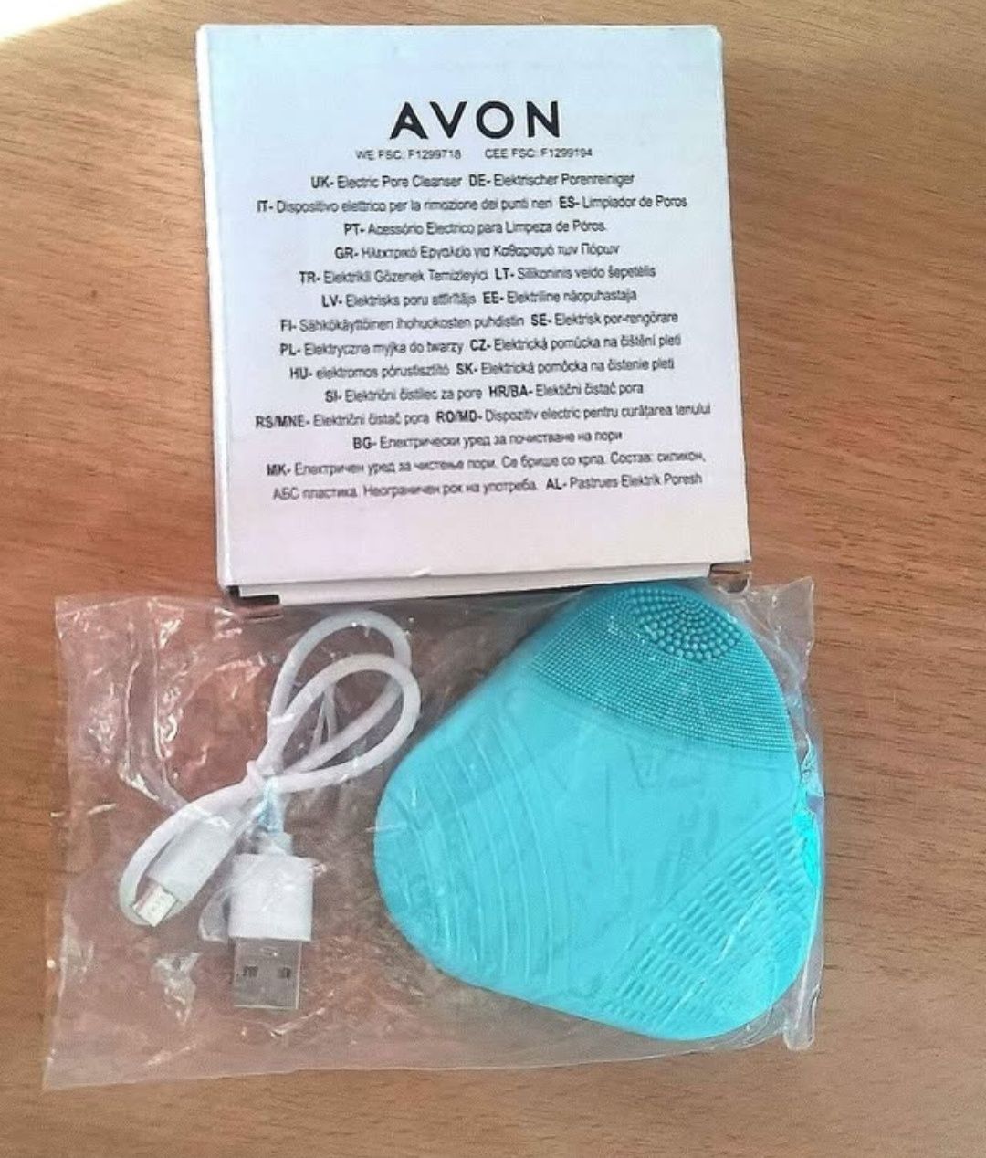 Dispozitiv electric pentru curățarea tenului (foreo)