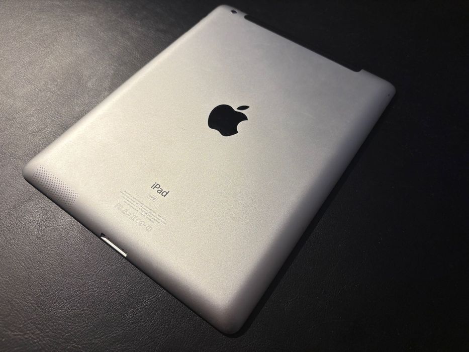 iPad (3. Generation) Wi-Fi + Cellular - перфектно състояние