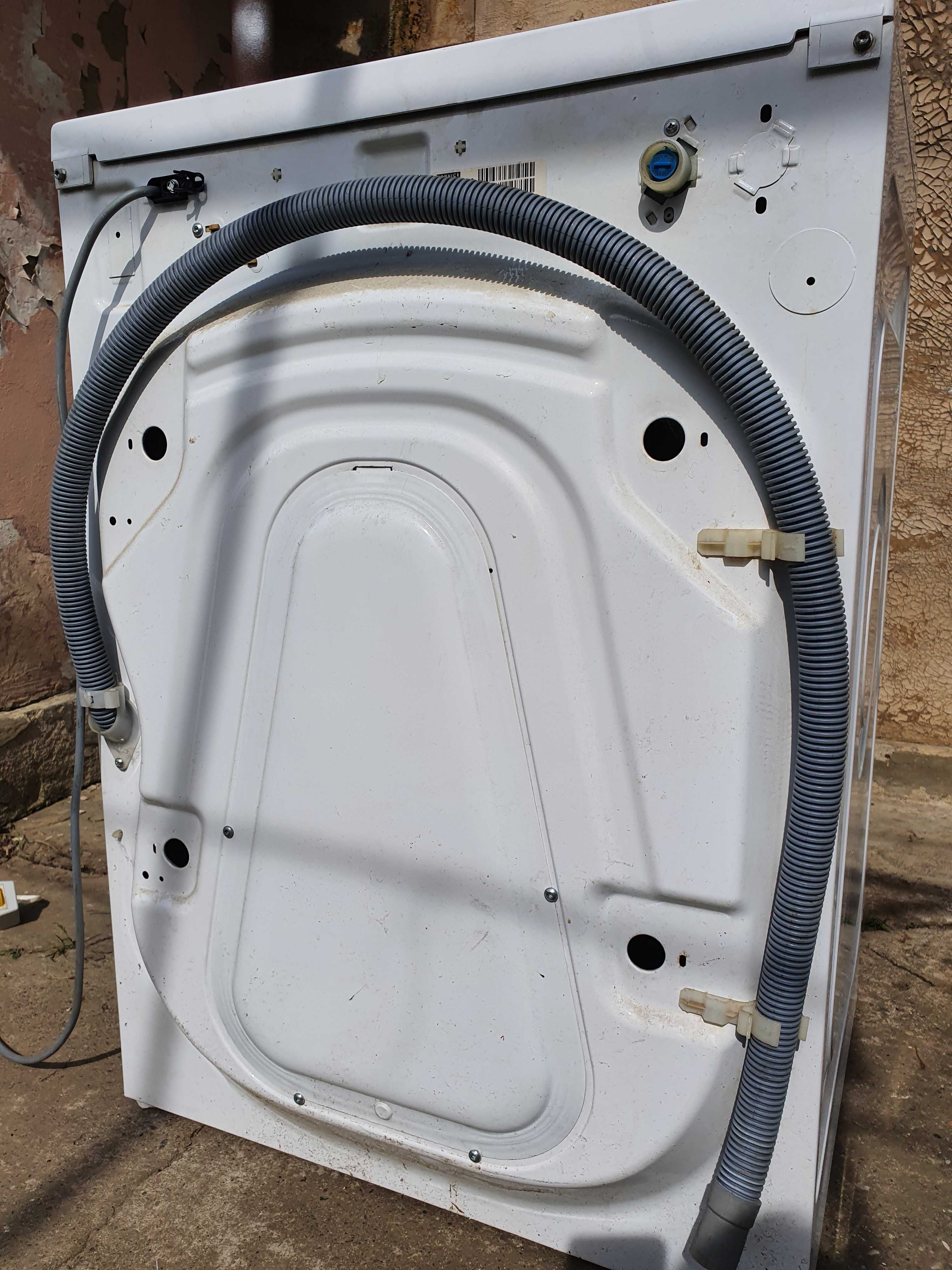 Vând mașină de spălat whirlpool în stare perfectă ,cu garanție.