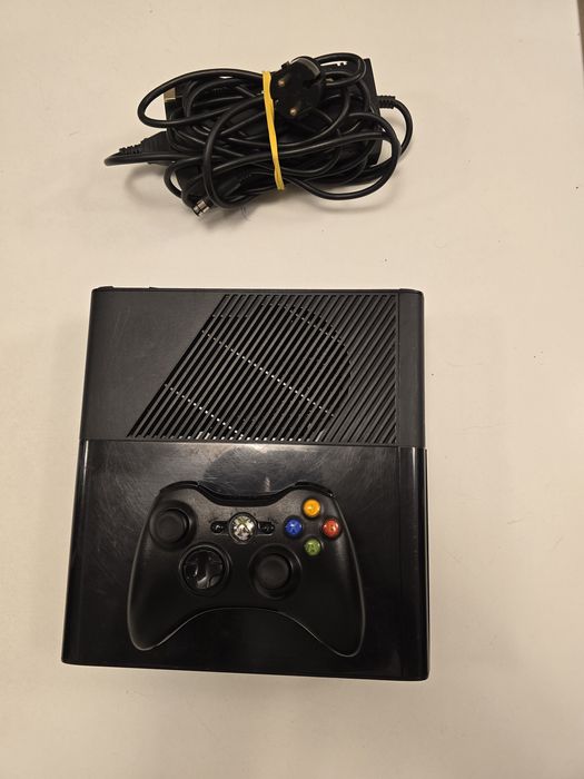 Xbox 360E modata cu hdd 500gb si peste 60 de jocuri