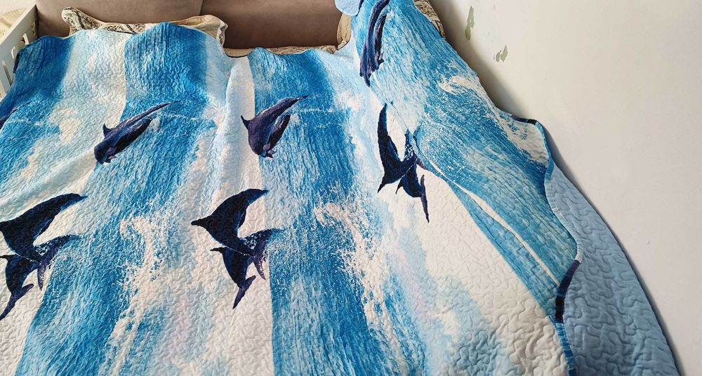 Set cuvertura,3 piese, matlasată ,cu delfini 3D, 200x220 cm