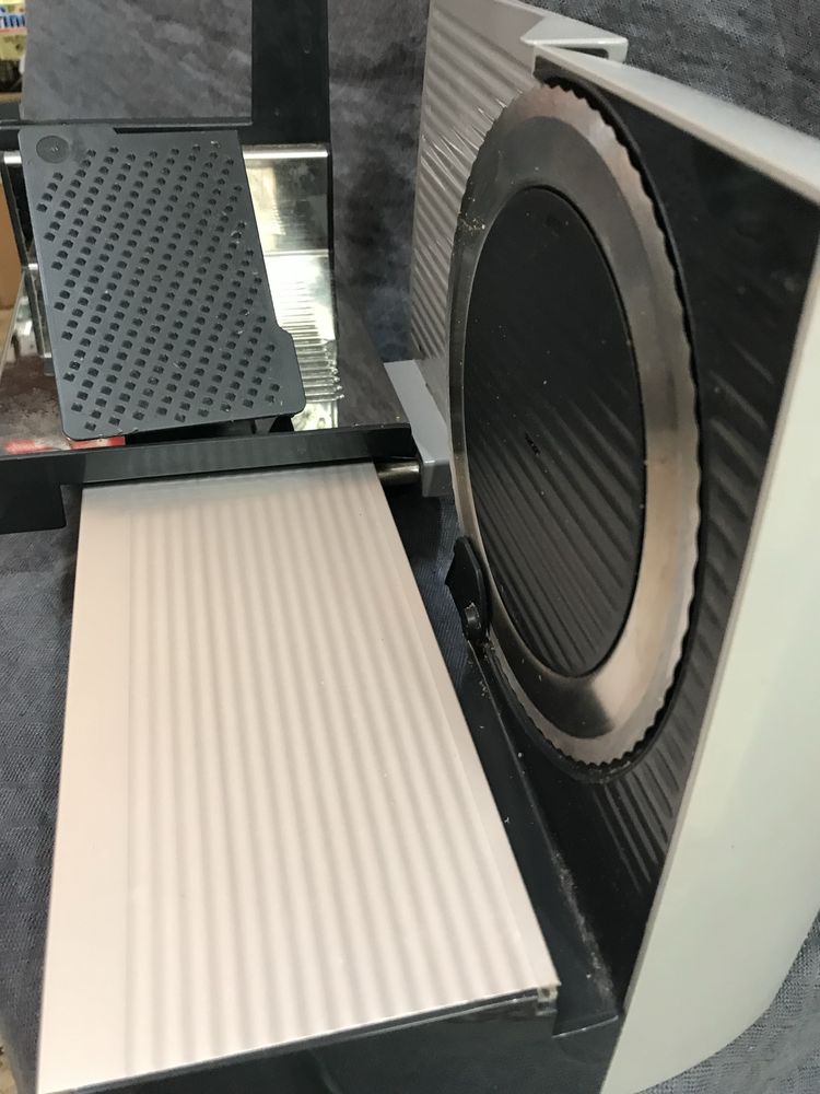 Универсална колбасорезачка Graef, G50