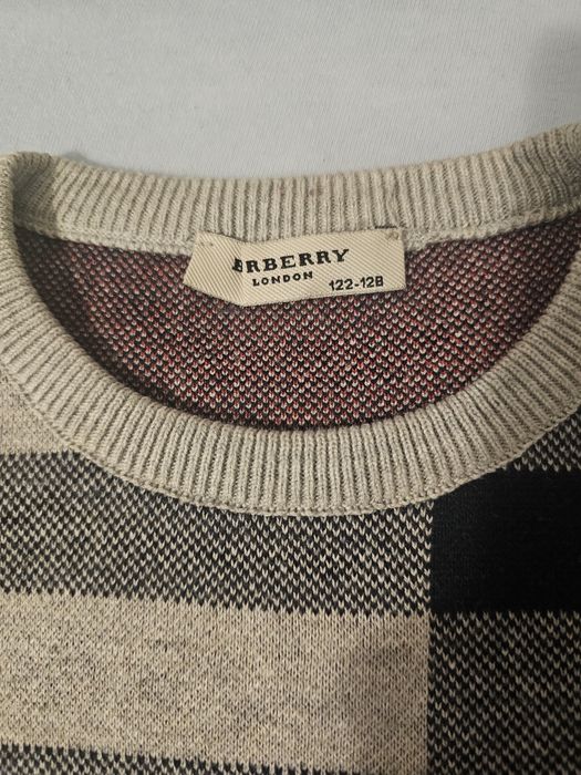 Vând pulover Burberry  copii