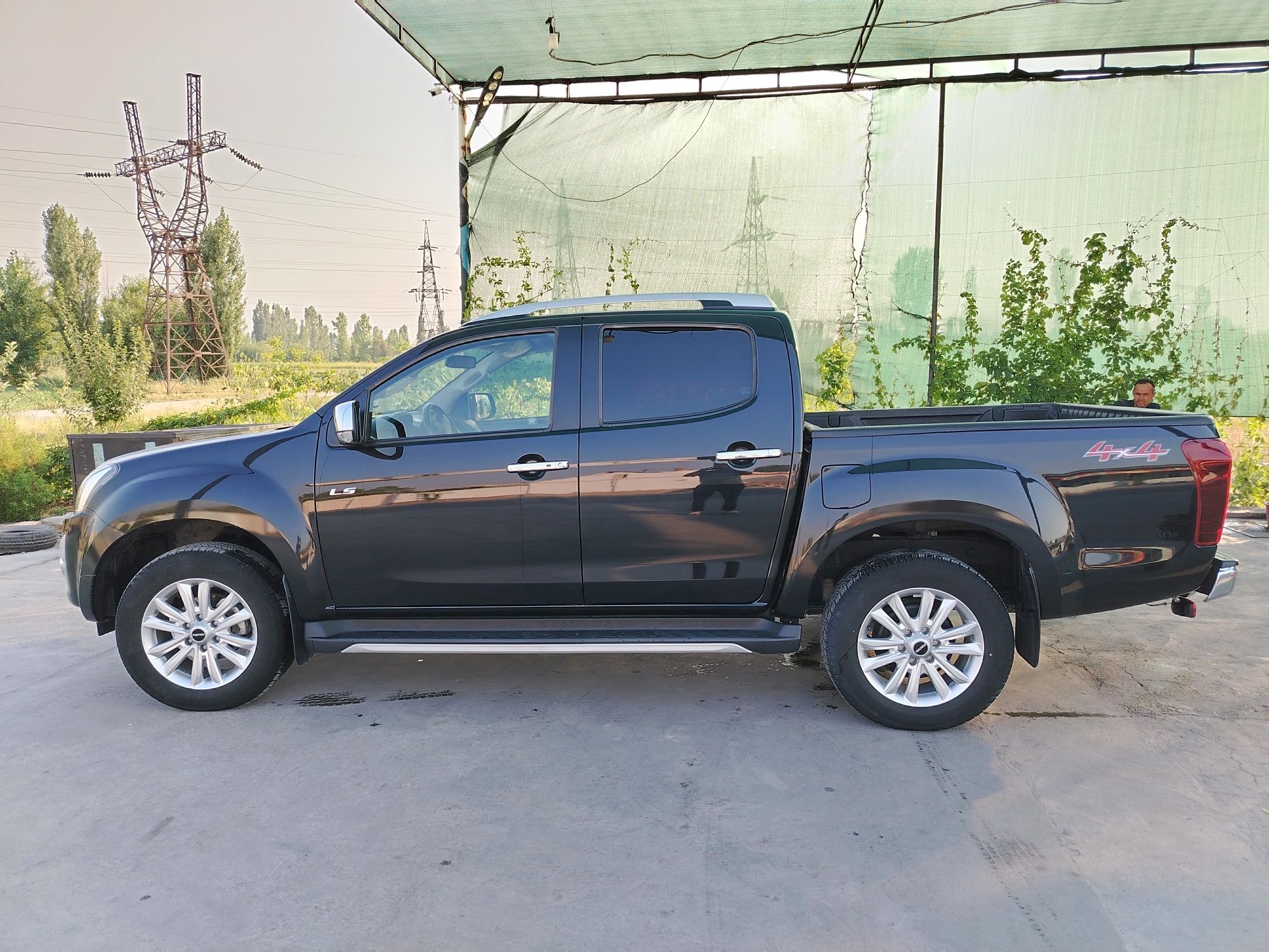 Isuzu Dmax срочно сотилади