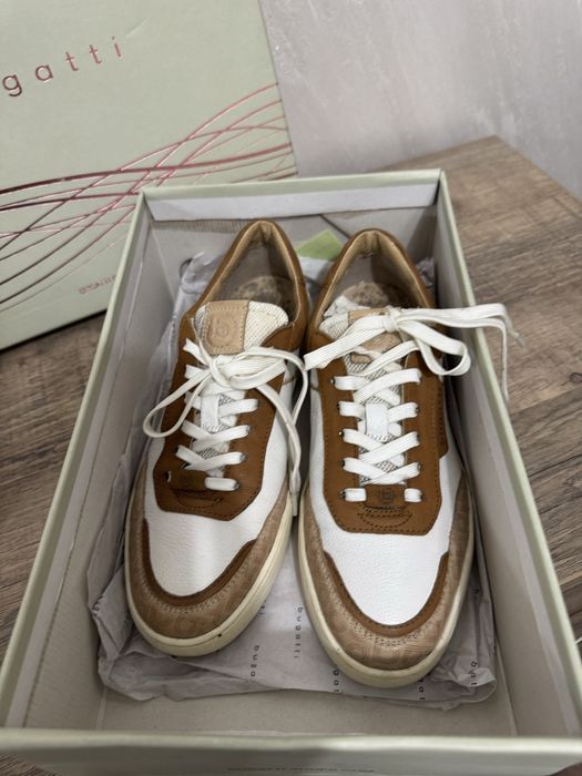 Bugatti  естествена кожа