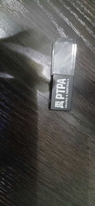 продаю флешку на 16 гб