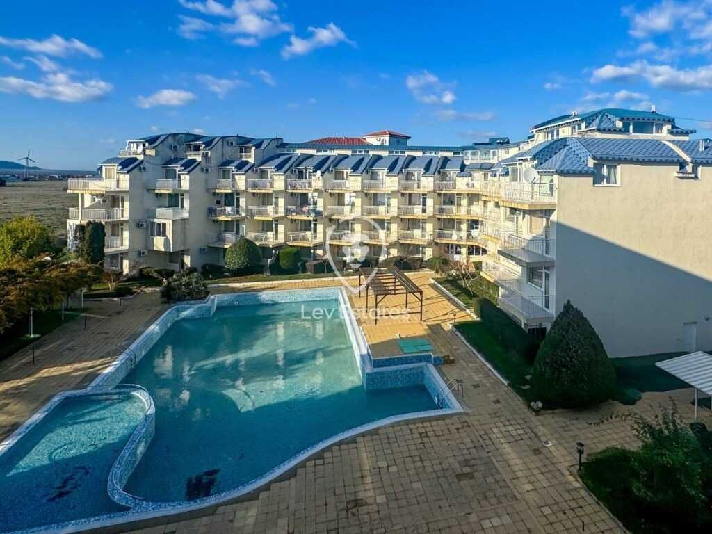 Уютен тристаен апартамент с изглед към морето в Rutland Bay, Равда