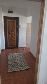 Închiriez apartament