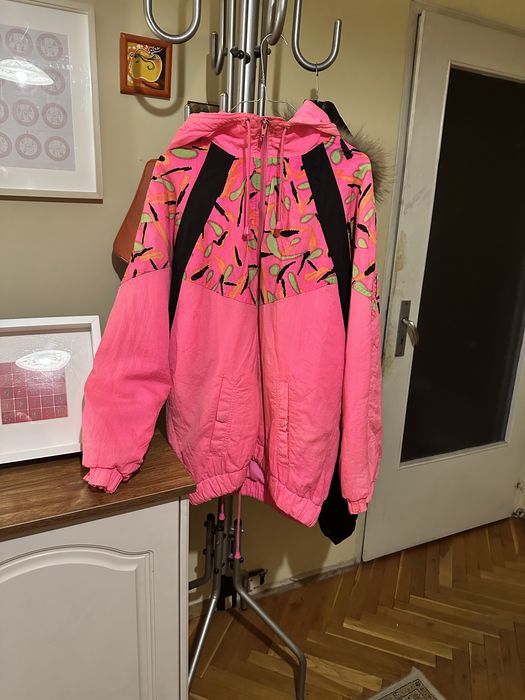 Оеигинално зимно цикламено яке със зелено и черно