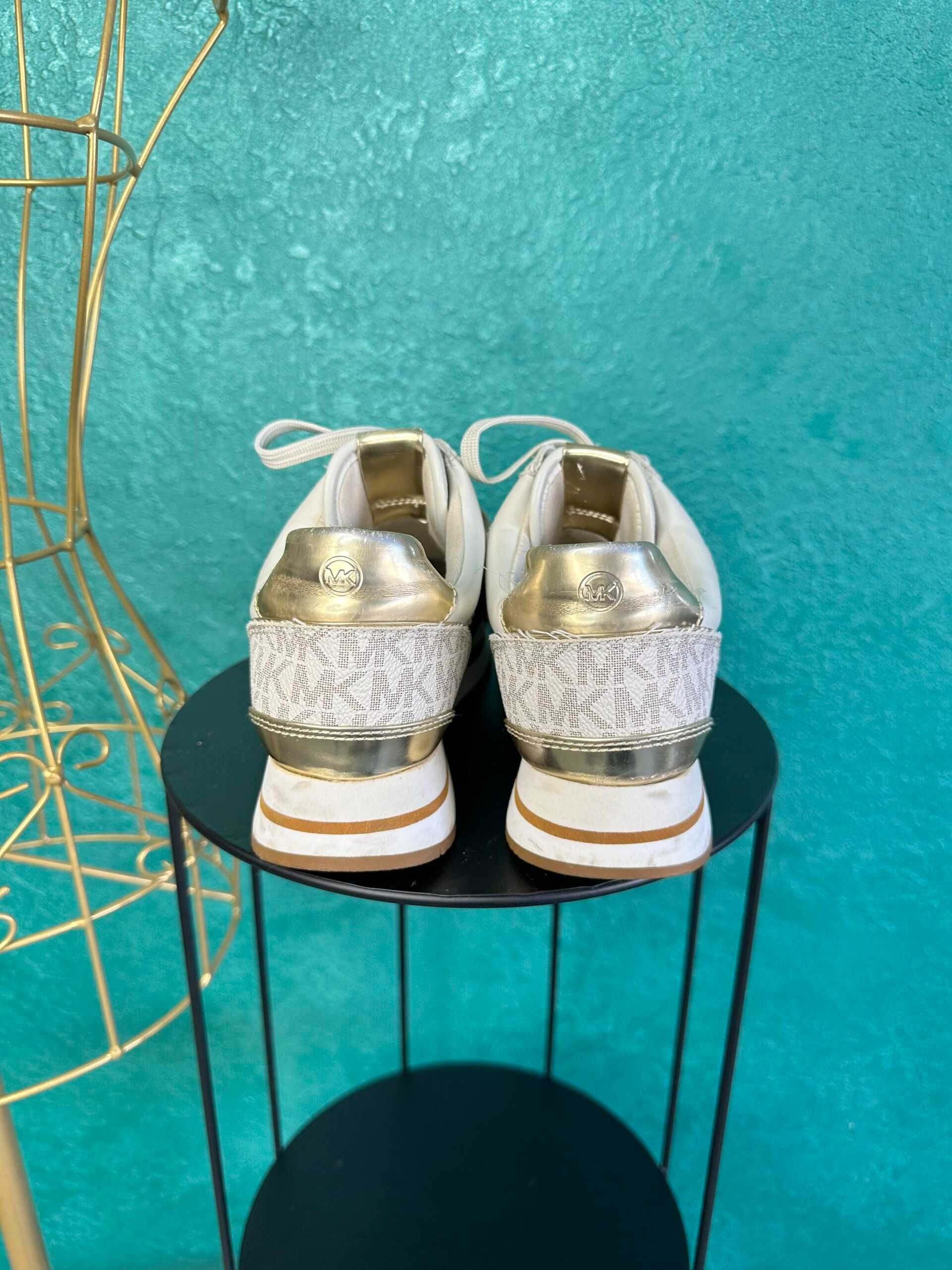 Sneakers Michael Kors alb cu auriu, mărimea 36